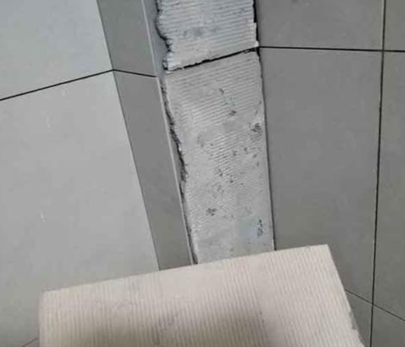 杭锦后旗瓷砖空鼓维修公司分享下厨房瓷砖脱落的补救措施。